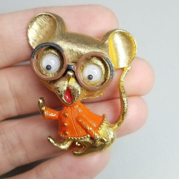 Vintage JJ Mouse with Googly Eyes, Glasses Orange Sweater Brooch, Gold Tone - Picture 1 of 7